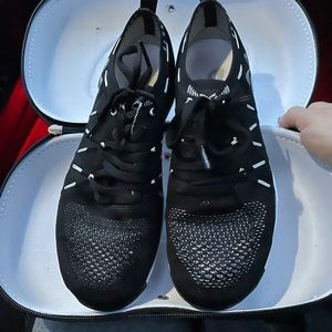 Nfinity black flytes